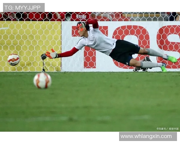 偶遇足球明星路人惊喜反应瞬间记录与互动趣事分享